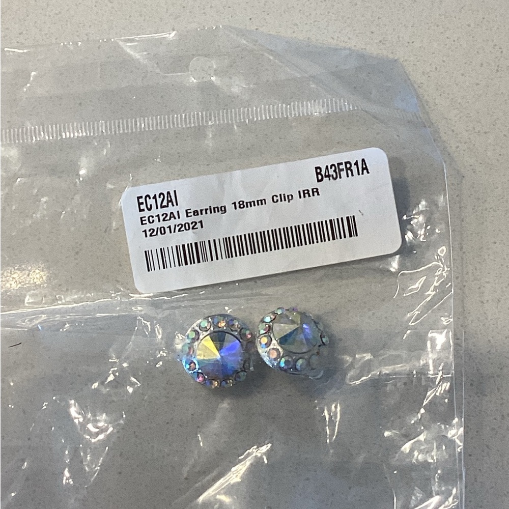 NWT Dancer’s Crystal & Rhinestone Aurora Borealis Earrings - Clip On - Picture 2 of 6